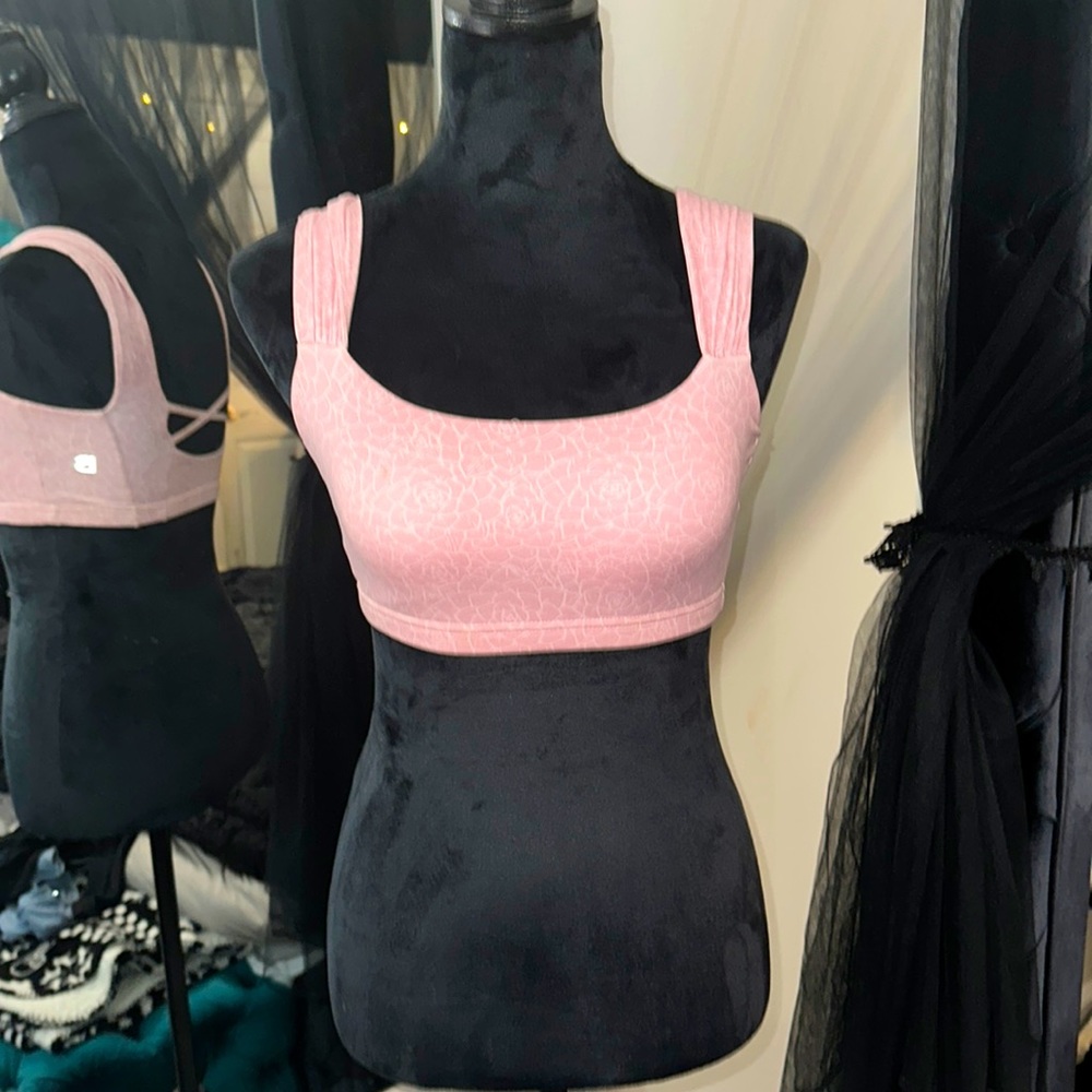 ✨•BUFFBUNNY sports bra XS baby pink brand new•✨